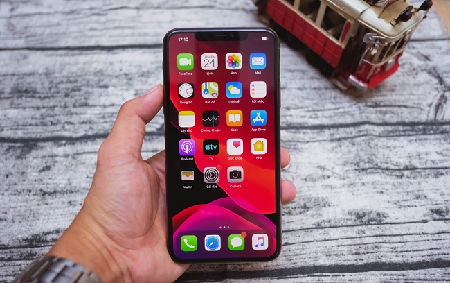 Kích thước màn hình iPhone 11 Pro đã to gần gấp đôi với 5.8 inch khó sử dụng 1 tay hơn