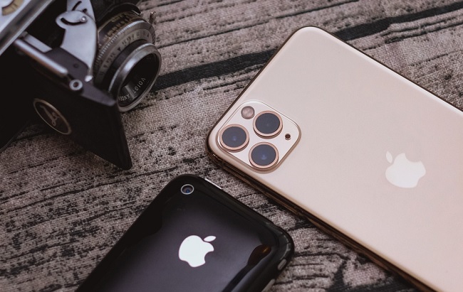 Camera sau của iPhone 3GS và iPhone 11 Pro