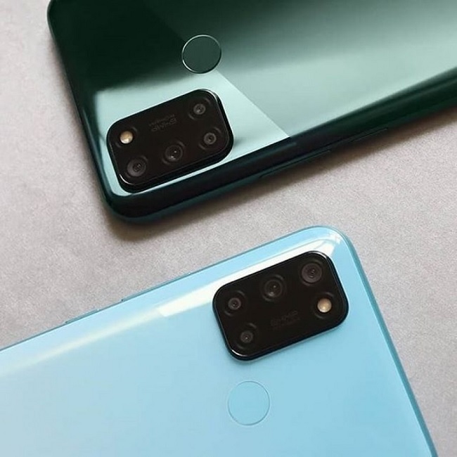 Cụm 4 camera mặt lưng cùng đèn flash LED