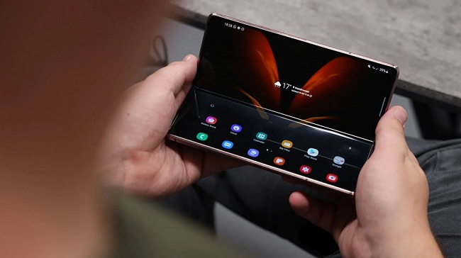 Trên tay Samsung Galaxy Z Fold 2 – smartphone màn hinh gập đáng giá nhất hiện nay