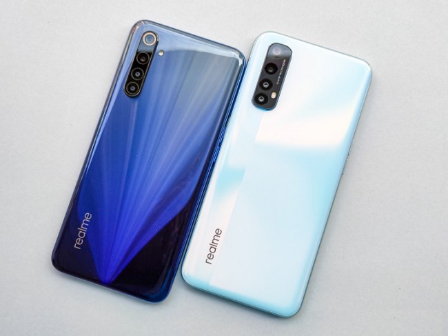 Mặt lưng ấn tượng với hiệu ứng gradient chuyển màu