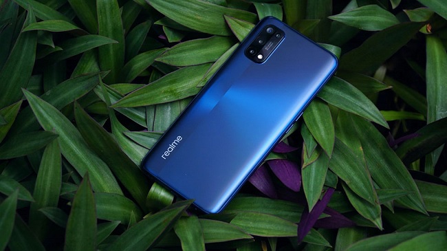 Trên tay Realme 7 Pro phiên bản màu xanh