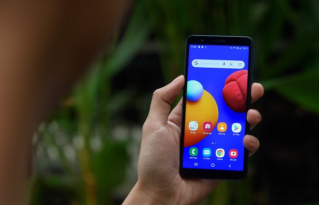 Trên tay Samsung Galaxy A01 Core giá phổ thông
