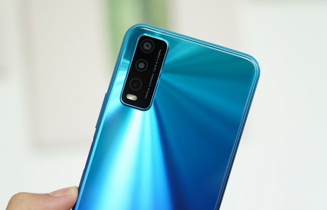 Cụm 3 camera được xếp theo chiều dọc