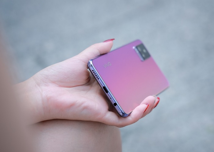 Viên pin 4.000 mAh cho bạn sử dụng máy cả một ngày dài