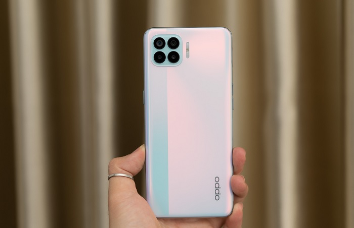 OPPO A93 được kiến thiết mỏng mảnh, nhẹ nhàng, vừa phải tay người tiêu dùng, nhất là phái nữ