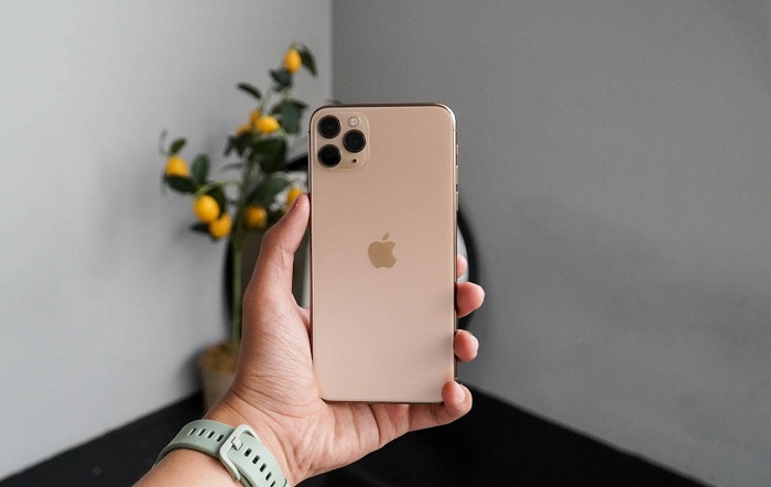 Cảm giác cầm nắm iPhone 11 Pro Max trên tay rất sang