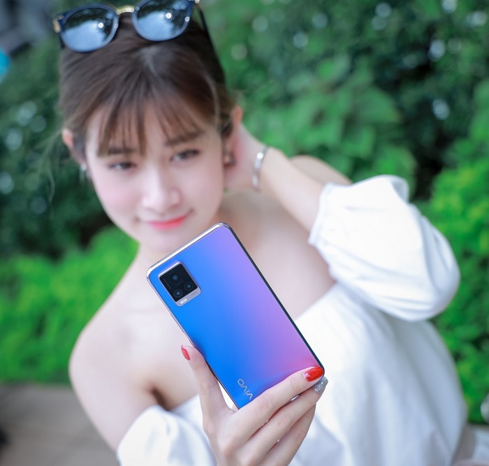 Camera selfie 44MP với khả năng lấy nét tự động theo mắt