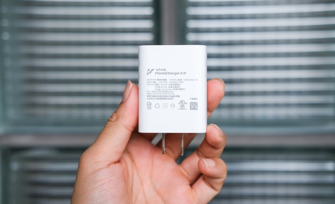 Củ sạc Vivo FlashCharge 2.0, hỗ trợ sạc nhanh 33W cho Vivo V20