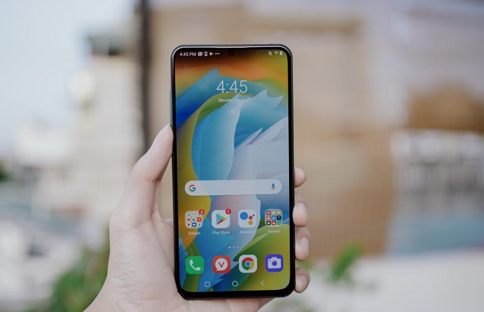 Màn hình Vsmart Aris Pro không có lỗ đục do sử dụng công nghệ camera ẩn