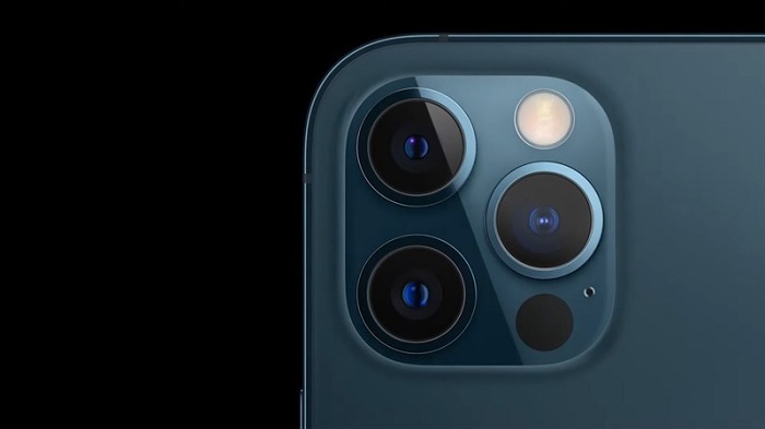 Cận cảnh cụm 3 camera và cảm biến hỗ trợ chụp ảnh trên iPhone 12 Pro Max