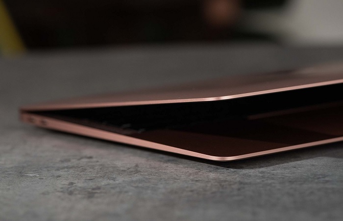 Laptop siêu mỏng, siêu nhẹ và gọn gàng là tiêu chí chọn mua của các bạn nữ
