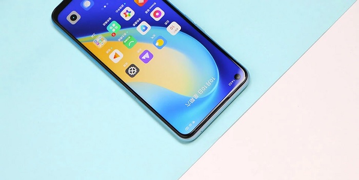 Trên tay Realme Q2 bạn sẽ thấy tốc độ làm tươi màn hình 120Hz rất nhanh nhờ vào chip Demensity 800U