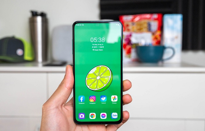 Vsmart Aris Pro ở hữu màn hình kích thước 6.39 inch, camera selfie ẩn