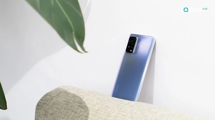 Redmi K30S có thiết kế hiện đại, thời thương với các cạnh viền mềm mại