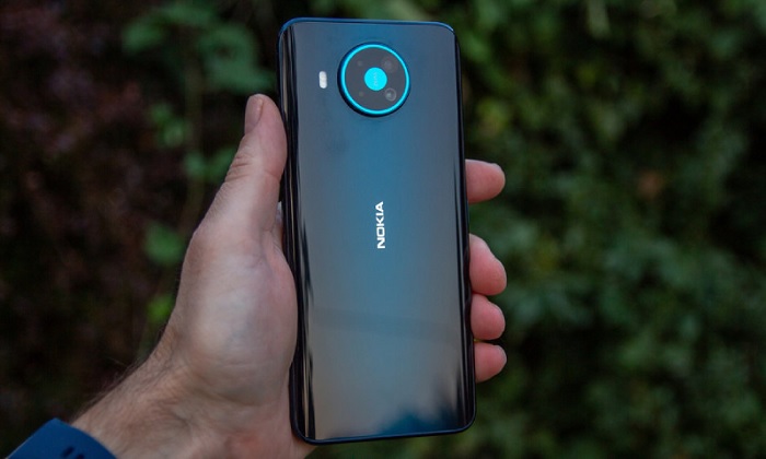Trên tay Nokia 8.3 vô cùng thu hút với mặt lưng ấn tượng