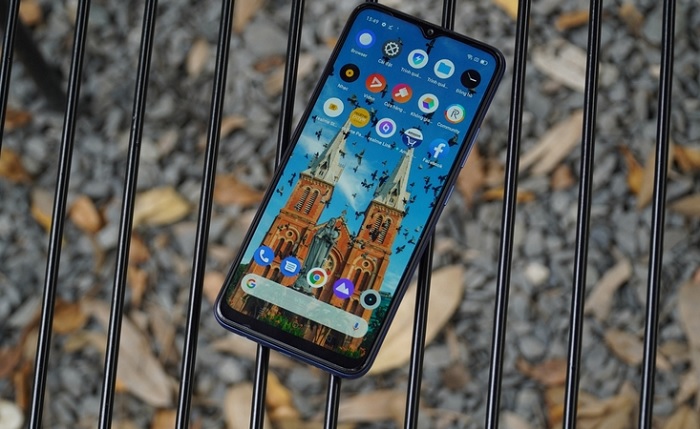 Cận cảnh thiết kế mặt trước của Realme C15