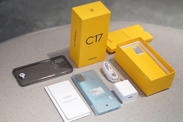 Các phụ kiện đi kèm Realme C17 gồm: ốp lưng trong suốt, củ sạc, sách hướng dẫn sử dụng, que chọc sim, dây cáp và không có tai nghe đi kèm để giảm giá thành