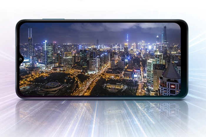 Màn hình lớn là một trong những ấn tượng đầu tiên về Samsung Galaxy A12