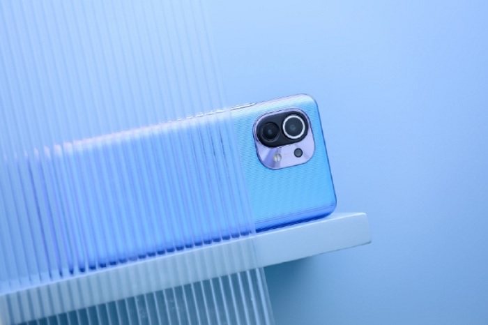 Cụm camera của Mi 11 vô cùng nổi bật