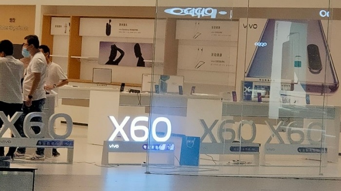 Hình ảnh quảng bá Vivo X60 tại một cửa hàng bán lẻ tại Trung Quốc
