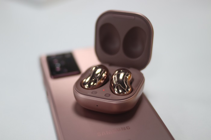 Hệ sinh thái Galaxy và khả năng chia sẻ pin nhanh chóng, tiện lợi