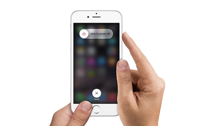 Với iPhone 7 hay 7 Plus, bạn có thể khởi động lại thiết bị với phím nguồn và phím giảm âm lượng