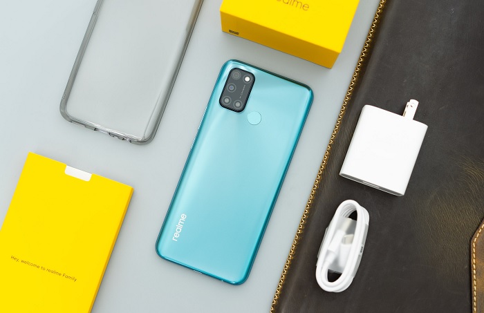 Realme C17 cùng các phụ kiện đi kèm