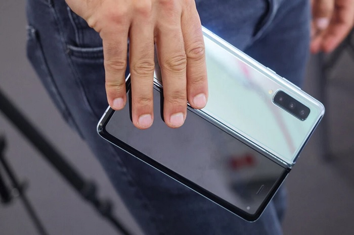 Kích thước màn chính của Galaxy Z Fold Lite có thể nhỏ hơn Z Fold 2