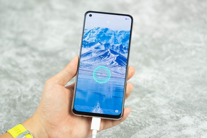 OPPO Reno5 chỉ mất 48 phút để sạc đầy pin