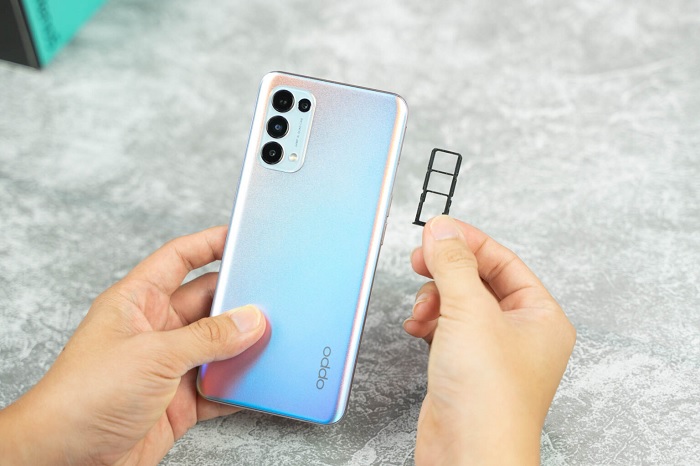 Trên khay sim có vị trí dành riêng cho thẻ nhớ micro