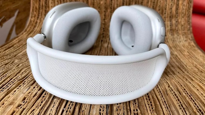 AirPods Max tuy hơi năng nhưng tại tạo được sự thoải mái khi đeo nhờ thiết kế thông minh dạng băng đô