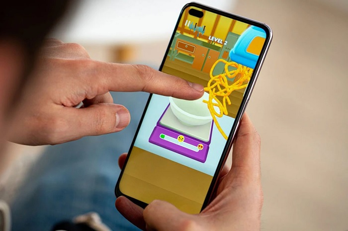 OPPO Reno4 Z 5G có thể cầm nắm dễ dàng với những người có bàn tay nhỏ