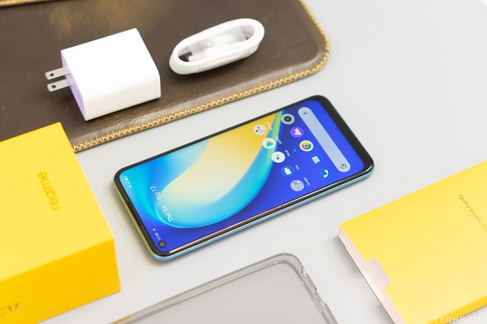 Viên pin 5.000mAh đi kèm sạc nhanh 18W