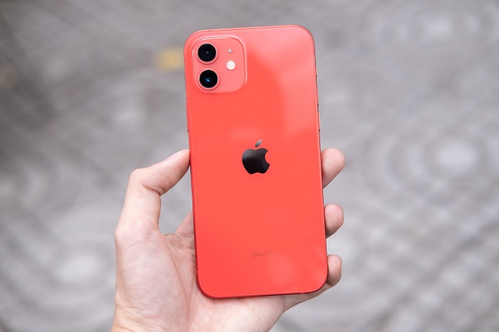 Camera trên iPhone 12 màu đỏ