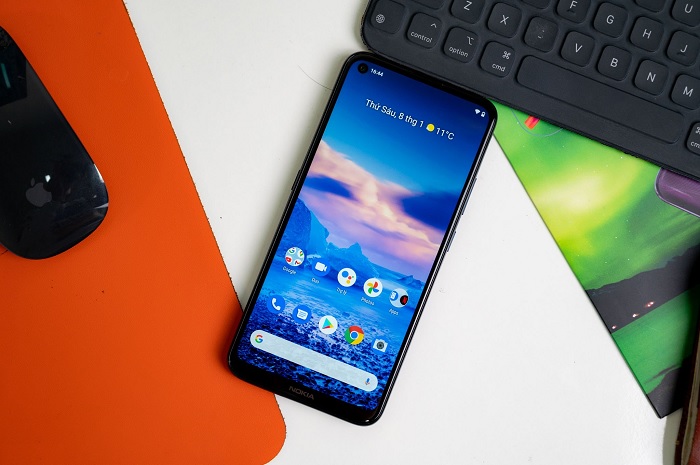 Các cạnh viền của Nokia 5.4 khá mỏng