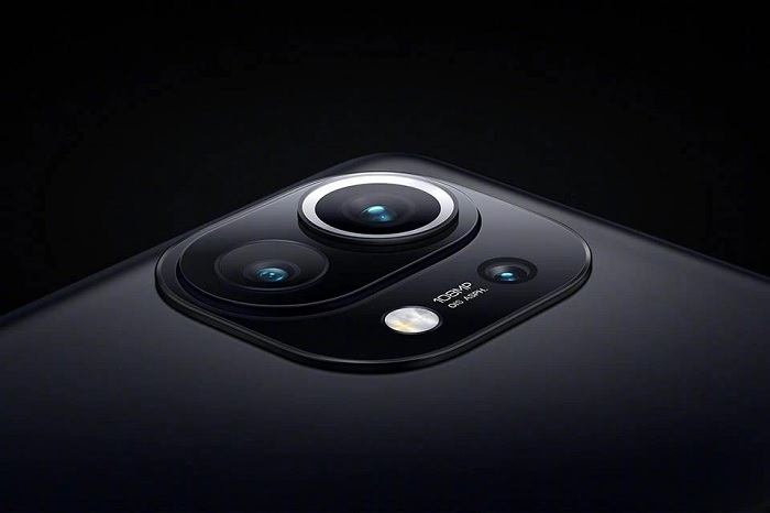 Mi 11 thua điểm hơn Find X2 một chút bởi cảm biến tele với zoom quang học