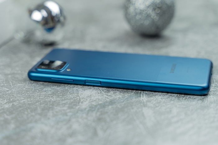 Trên tay Galaxy A12