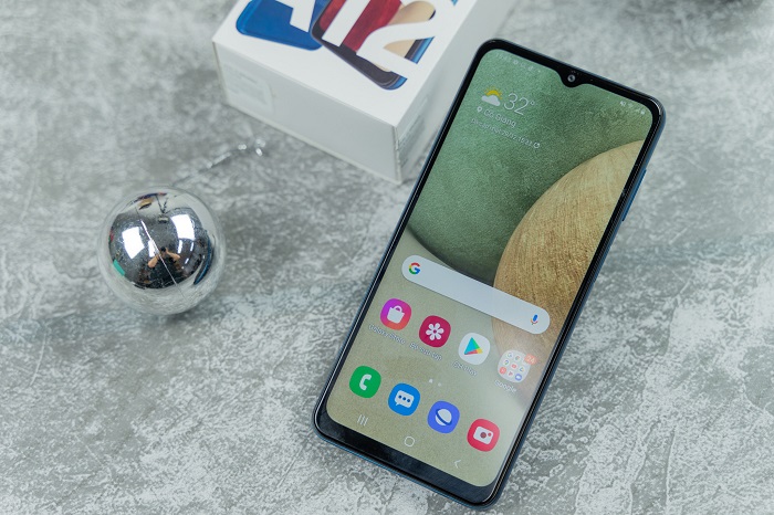Trên tay Galaxy A12