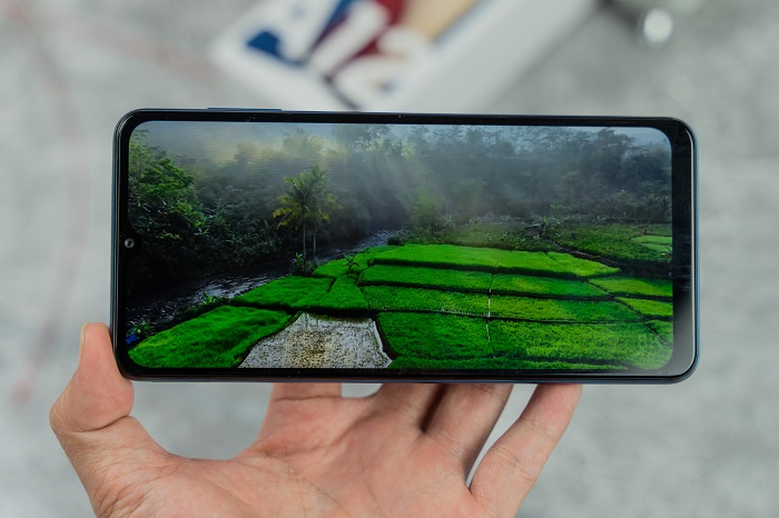 Trên tay Galaxy A12
