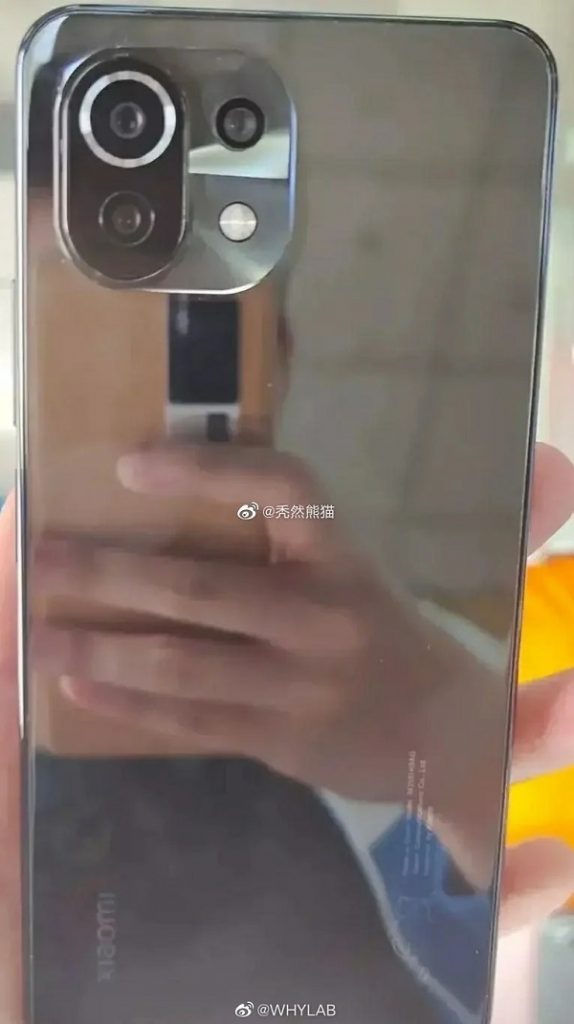 Mặt sau của Xiaomi Mi 11 Lite
