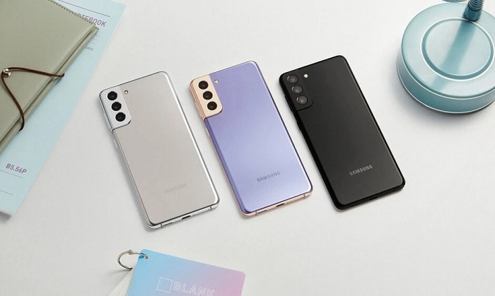 Cụm camera của Galaxy S21+ được thiết kế theo phong cách Contour Cut với module camera được làm liền mạch