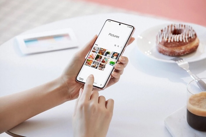 Dung lượng pin trên Galaxy S21+ nhỉnh hơn sẽ mang đến trải nghiệm lâu hơn cho người dùng so với phiên bản cũ