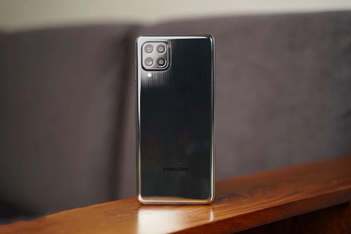 Thiết kế mặt lưng của Galaxy F62