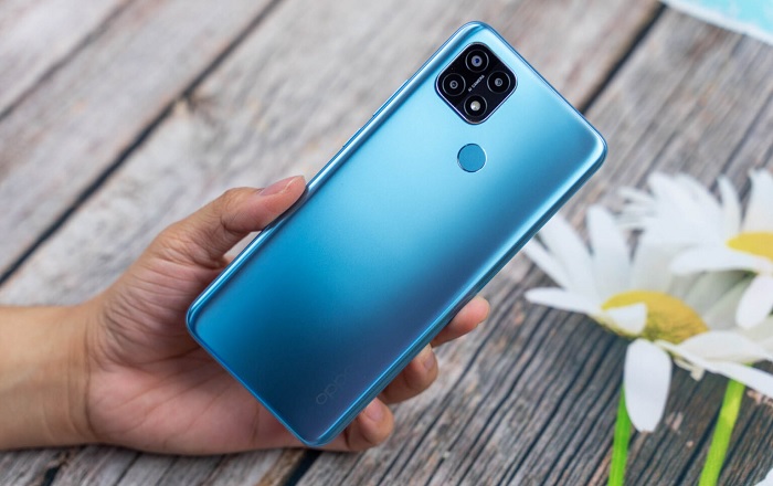 OPPO A15s cho cảm giác thoải mái khi cầm bởi thiết kế vuốt cong nhẹ ở mặt lưng và các góc cạnh