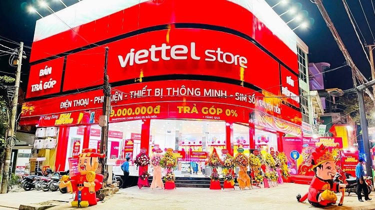 Tưng bừng khai trương siêu thị Viettel Store tại Quảng Trị - Smartphone giảm đến 9 triệu đồng, phụ kiện giá chỉ từ 9K