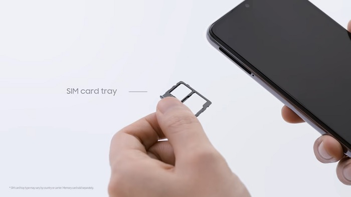Khay sim và thẻ nhớ được gắn trên cạnh trái