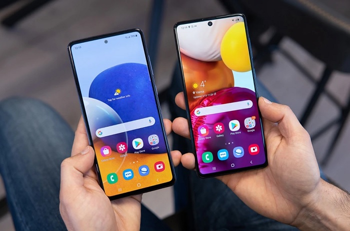 Galaxy A72 bên trái được trang bị tính năng chống nước chuẩn IP67