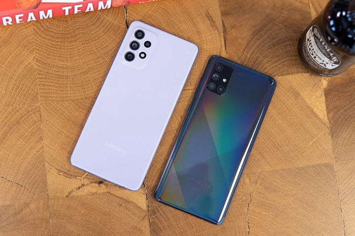 Galaxy A72 bên trái được trang bị loa stereo cho chất lượng âm thanh tốt hơn phiên bản tiền nhiệm