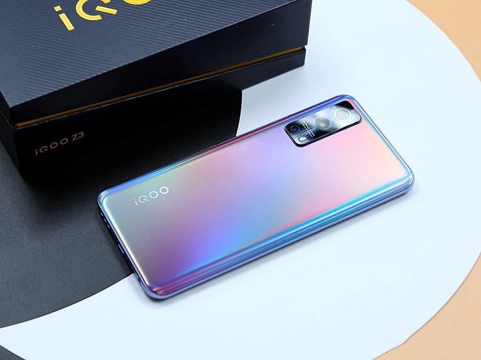 Vivo iQOO Z3 sở hữu ngoại hình bắt mắt